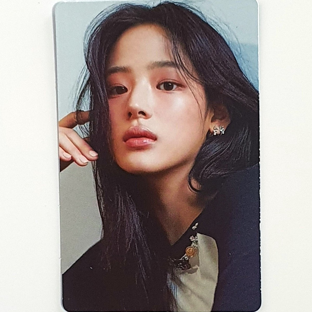 Minji NewJeans Black Long Hair Limited Edition Photocard