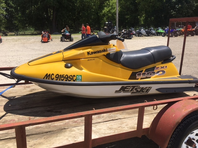 2001 01 99 02? KAWASAKI ZXI STX? 1100 REAR SEAT LATCH POST RUBBER