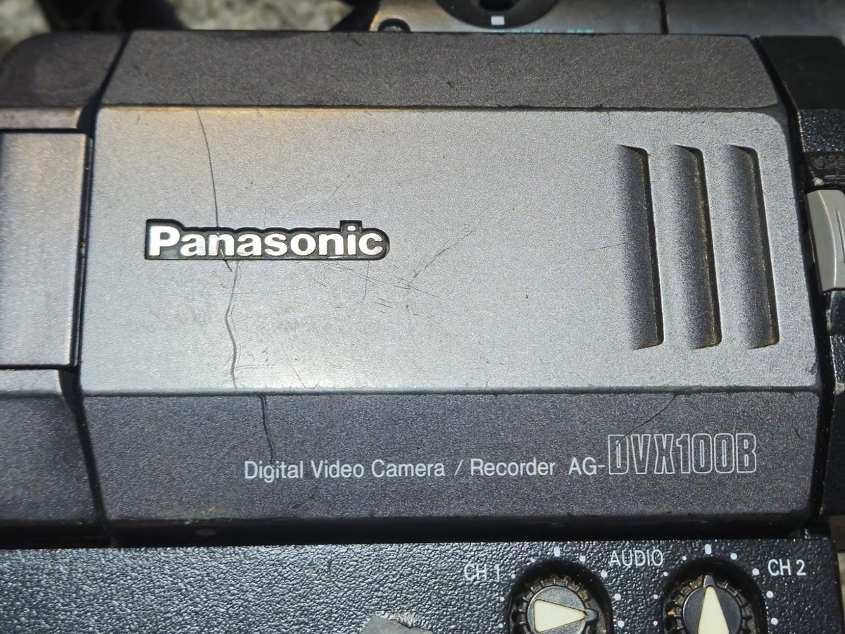 Panasonic AG-DVX100B 3-CCD Mini-DV Cinema Camcorder 01028 Hours | eBay