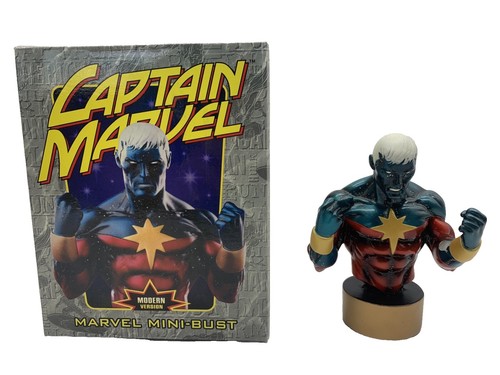 Bowen Designs Captain Marvel 70s Version #1102 /3500 Marvel Mini