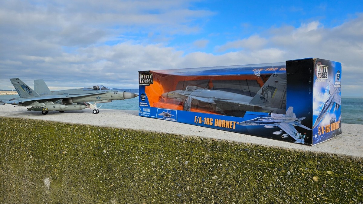 BBI Elite Force US Navy F/A-18C HORNET 1:18 Scale | eBay