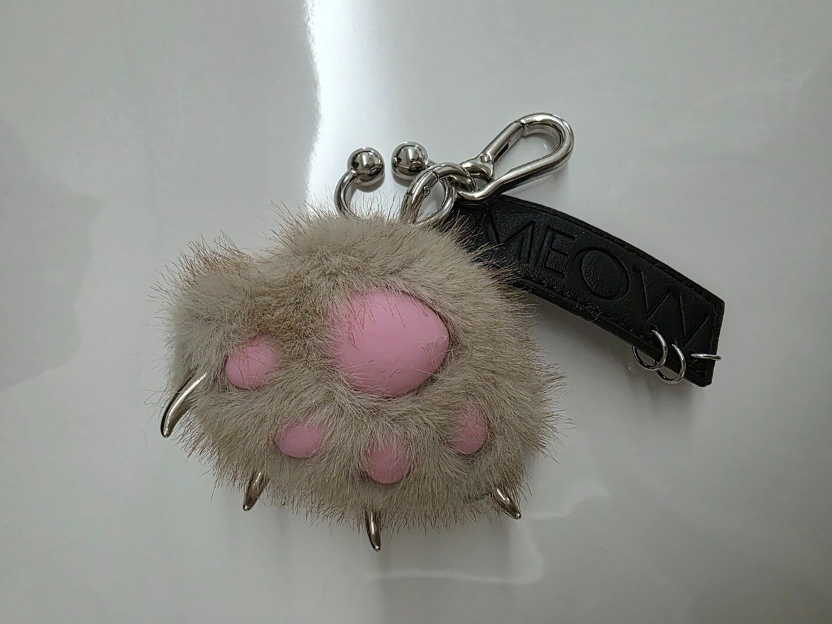 MEOVV 1st EP ALBUM [ MY EYES OPEN VVIDE JELLY PAW ver. ] Keyring