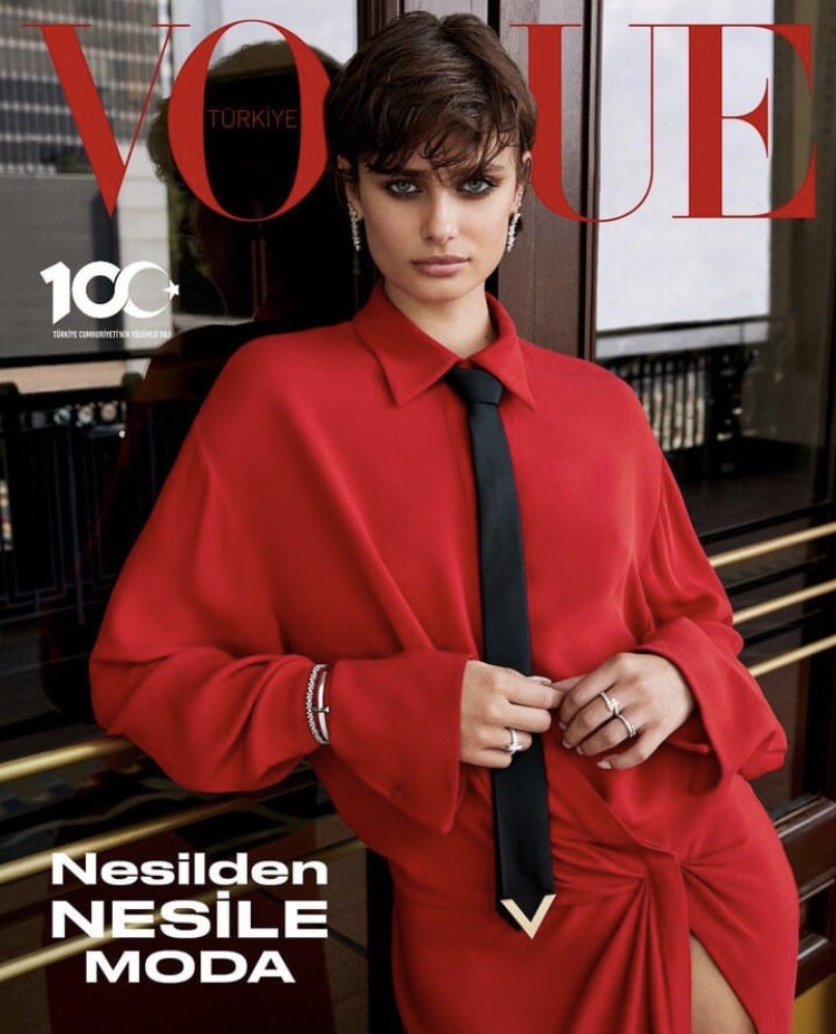 vogue Turkey October 2023 Taylor Hill - Ayça Ayşin Turan