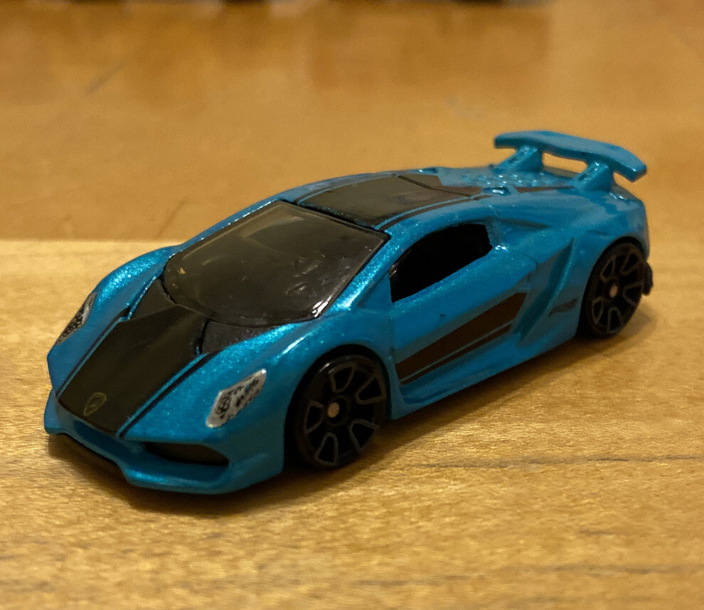 Vintage 2013 Hot Wheels Lamborghini Sesto Elemento Car Rare