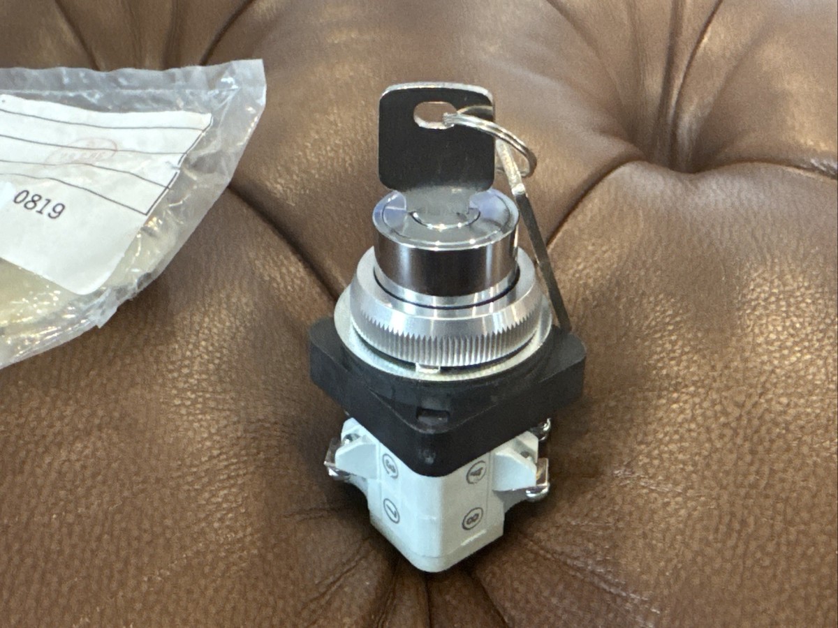 NEW Todensha STCRJ2 42 Z17 Cam Key Switch 4-Position AC600V 20A