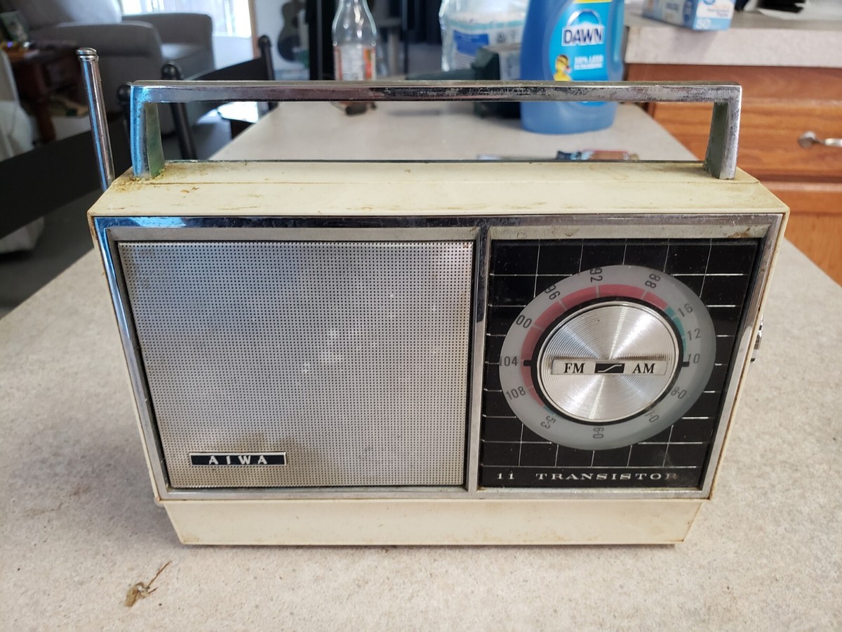 1964 AIWA AM/FM Model AR-112 Portable 11 Transistor Radio - Made