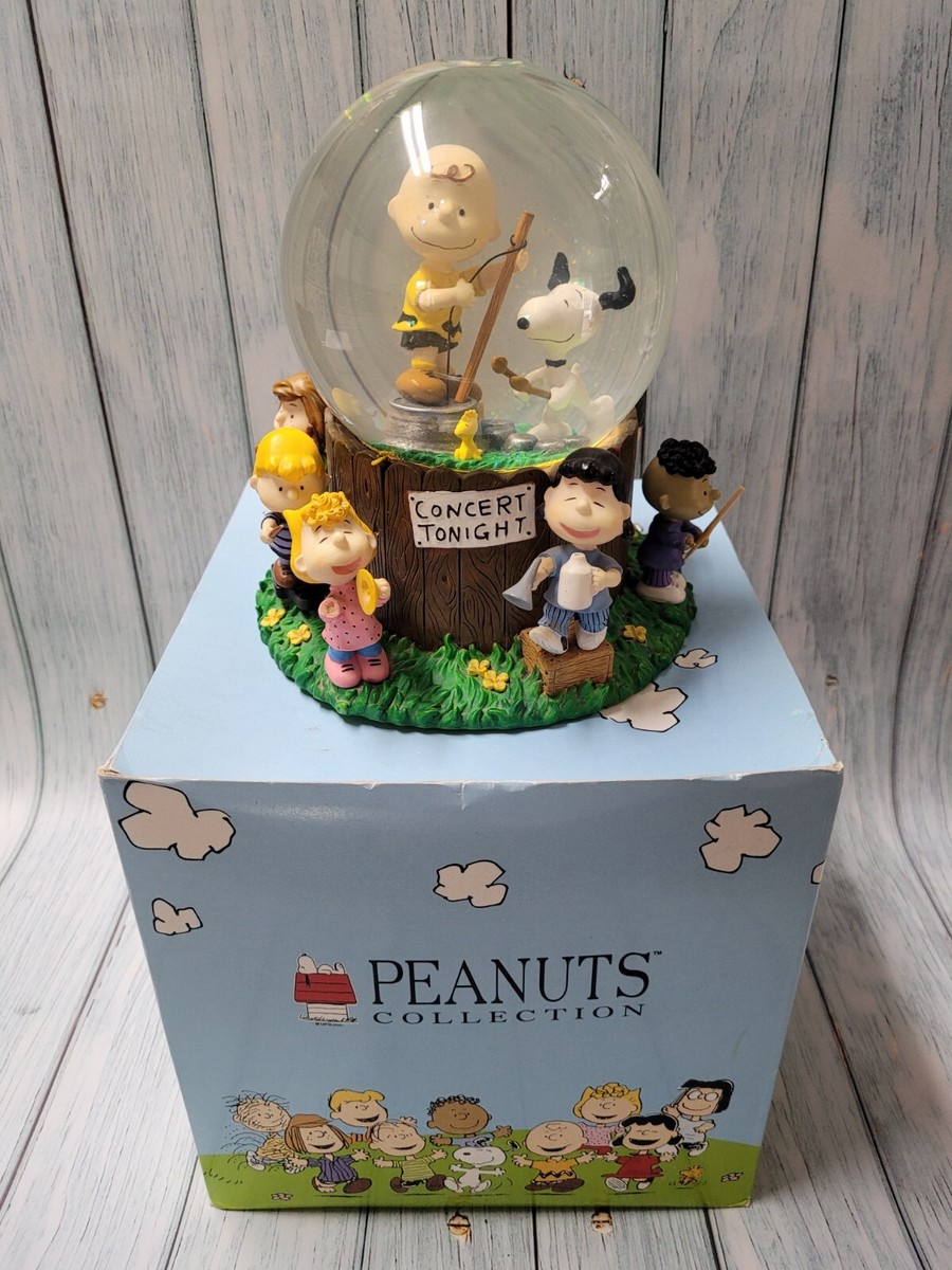 Westland Peanuts Charlie Brown Snoopy & Friends 
