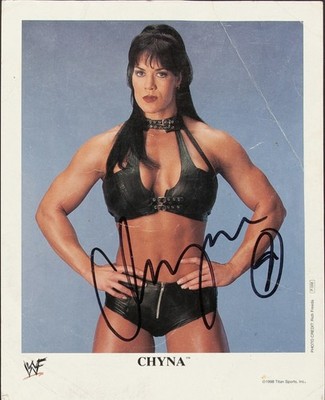 1990's CHYNA SIGNED WWF PROMOTIONAL PHOTO 8 X 10 WOMAN WRESTLING