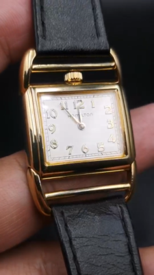 Vintage HAMILTON 6176 lady quartz watch. Square body. Gold color