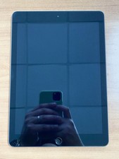 Apple iPad (6th Generation) A1893 32 GB, Wi-Fi, 9.7 in - Space