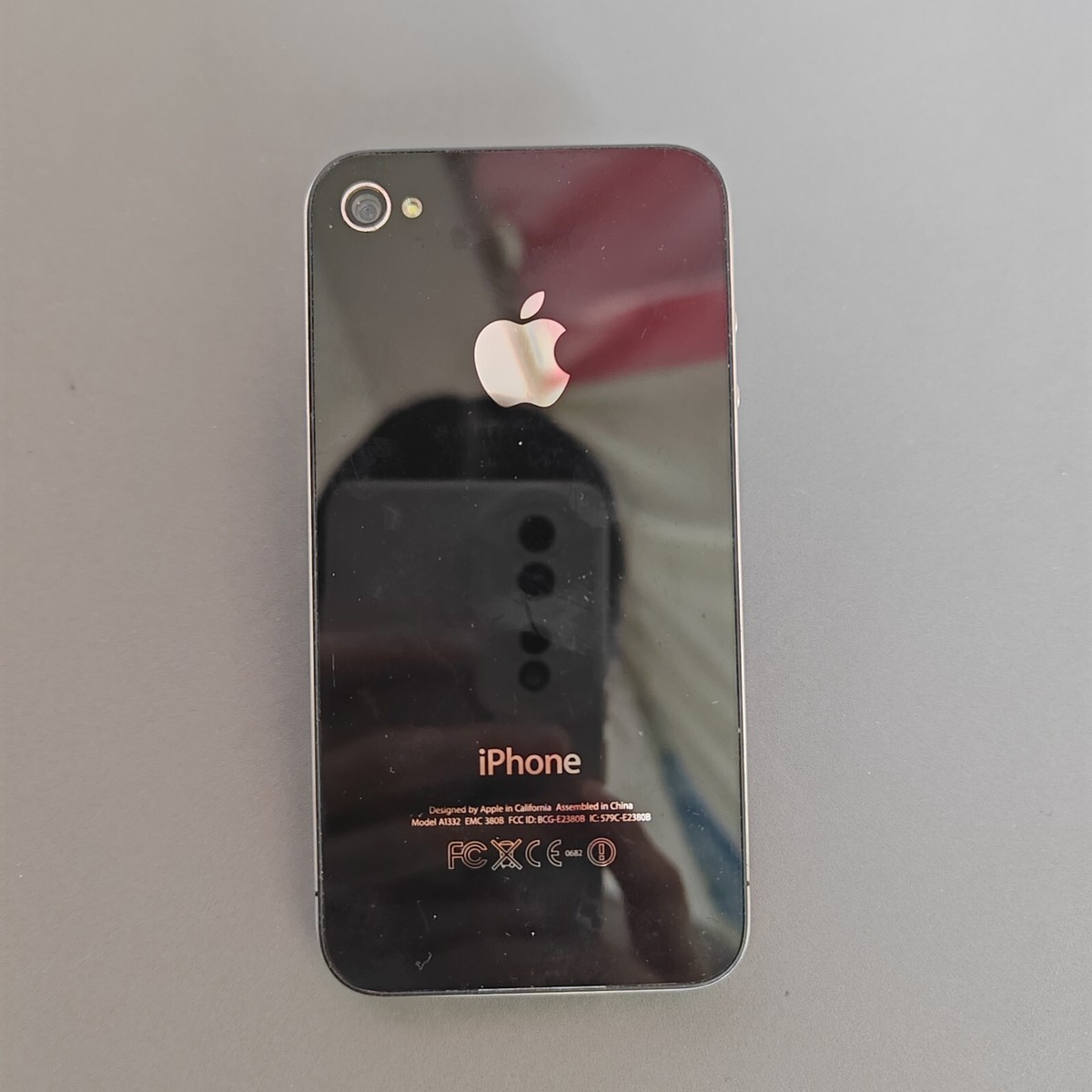 Apple iPhone 4 16GB 512MB RAM 5MP 3.5