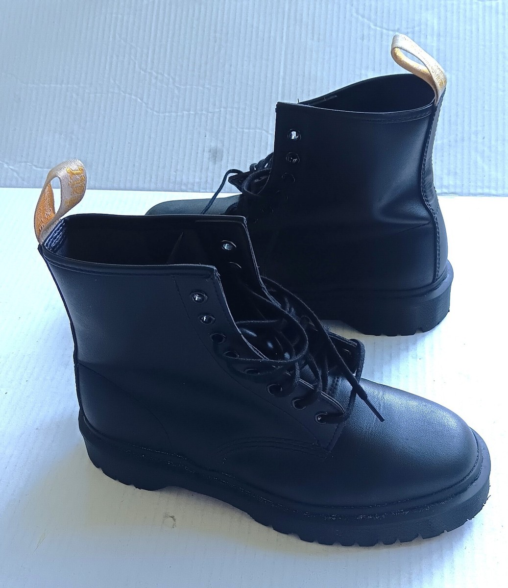 Dr. Martens AirWair Mono Vegan Leather 27032 Lace Up Boots Sz 9