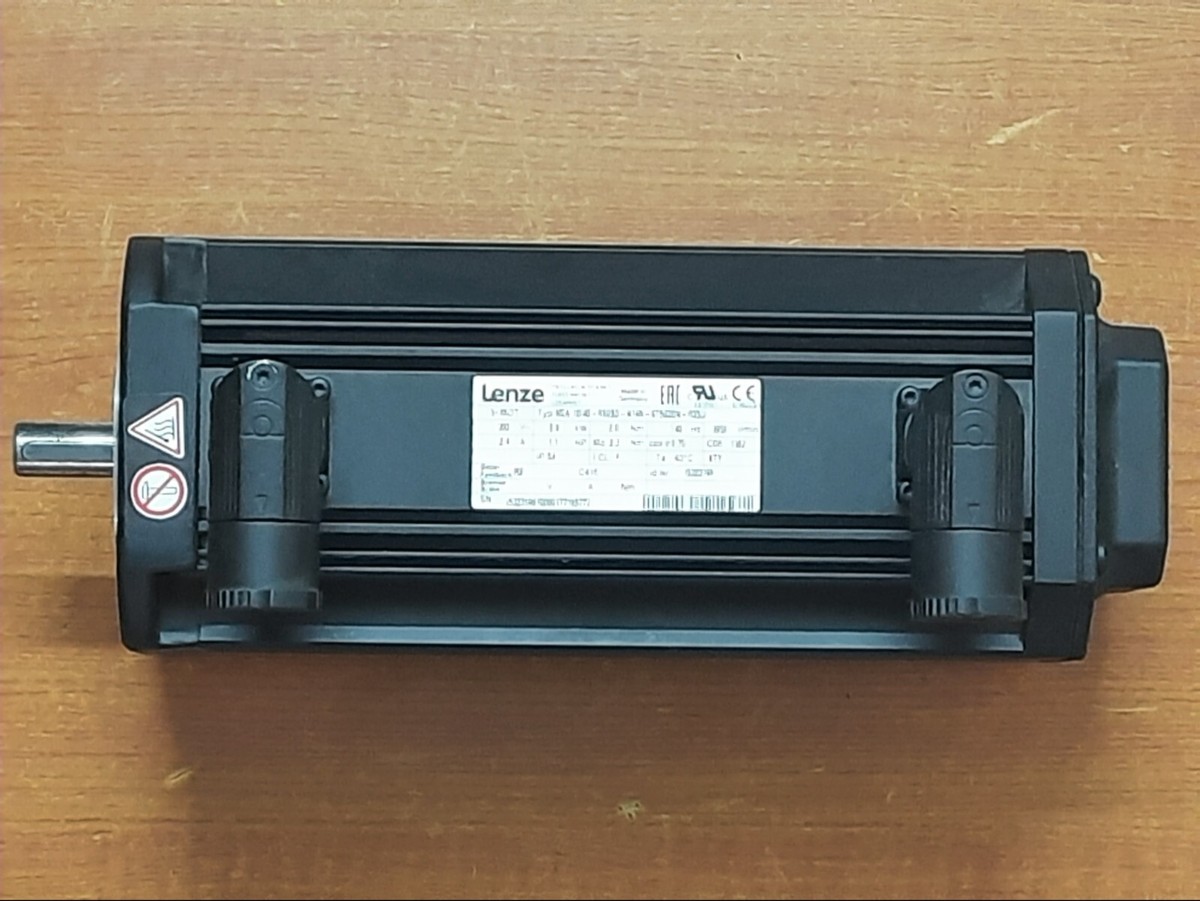 Lenze Servo motor 0.8 Kw Type: MCA 10I40-RS0B0-N14N-ST5S00N-R0SU