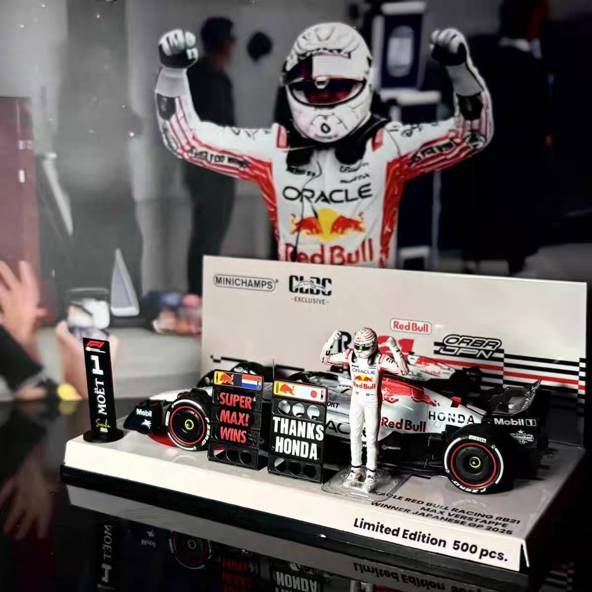 minichamps 1:43 RB21 Verstappen F1 2025 Winner Japan Figure