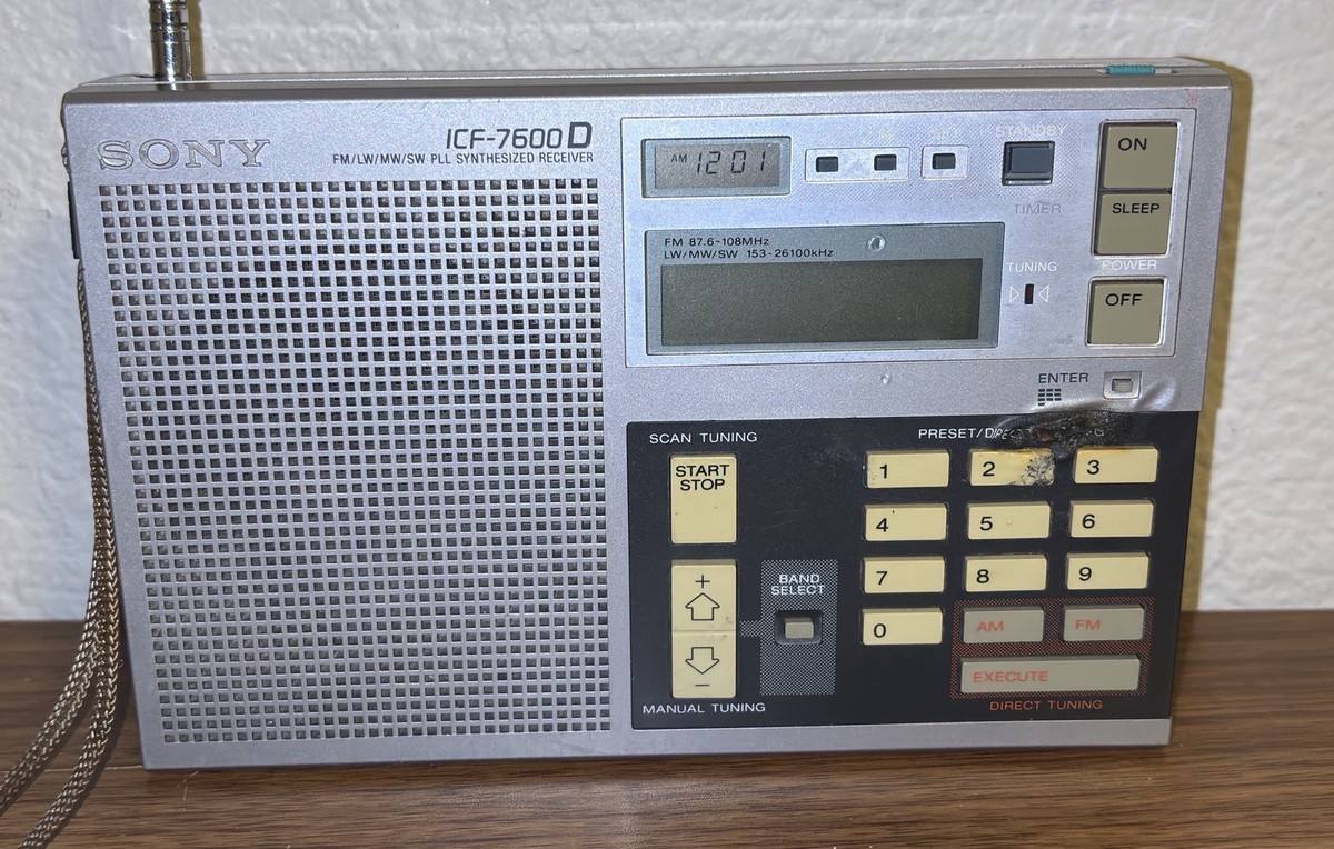 VINTAGE WORKING SONY ICF-7600D Radio Synthesized Receiver SEE