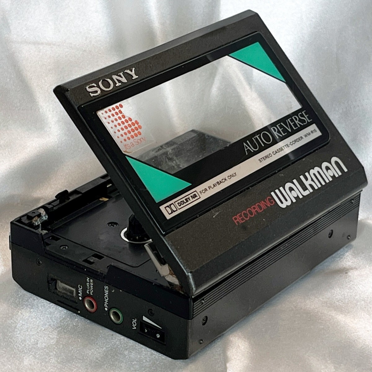 SONY WM-R15 1984 Recording Walkman Black Power on For Parts or