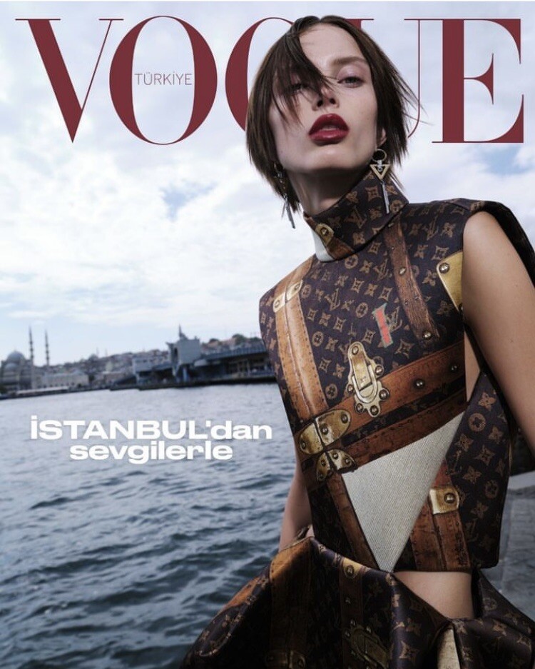vogue Turkey October 2024 Lulu Wood - Emili Sindlev - Su Burcu