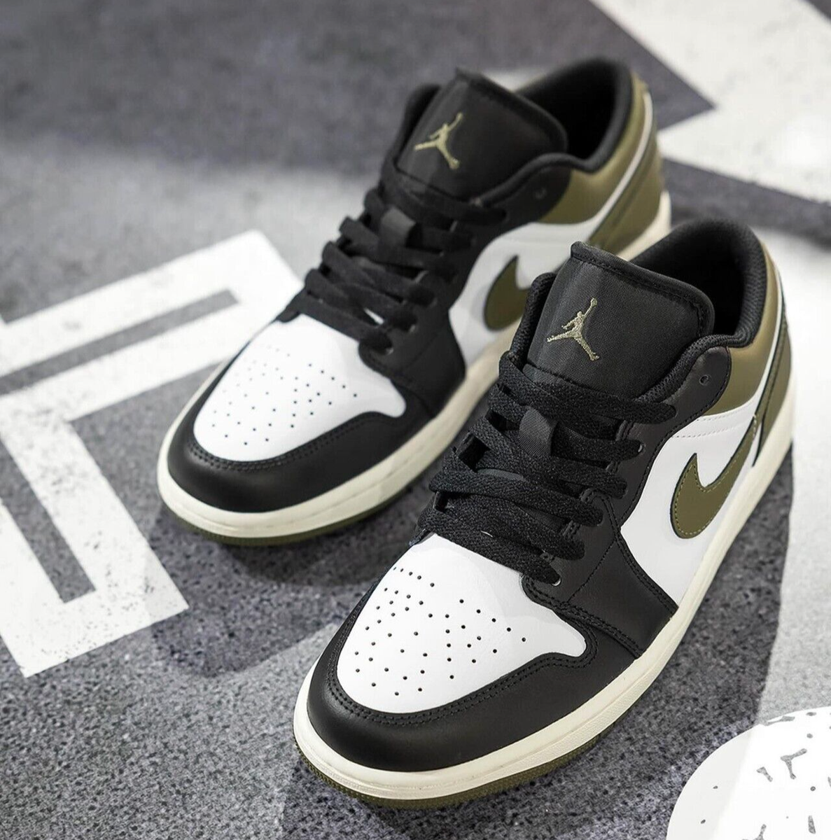 Nike Air Jordan 1 Low Black Toe Medium Olive 553558-092 Men's Size