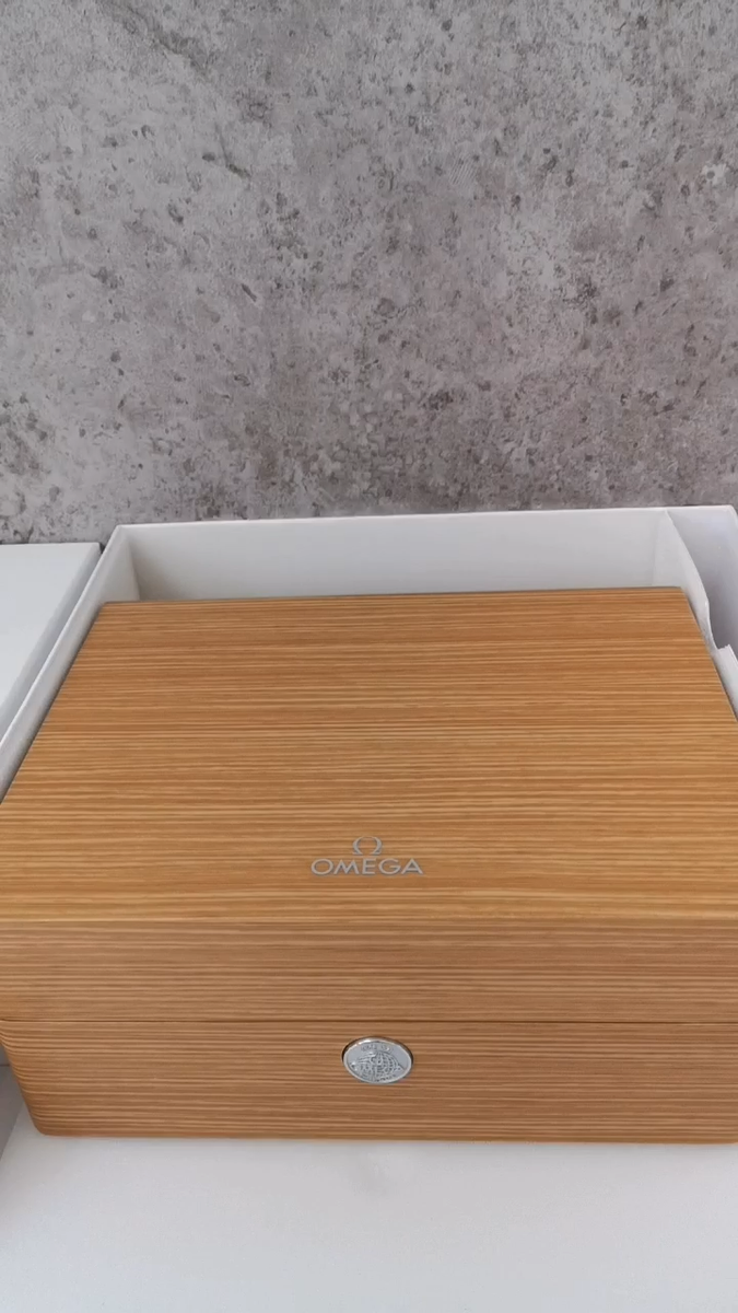 Omega Authentic Wooden Watch Box With Travel Red Cube Box Latest