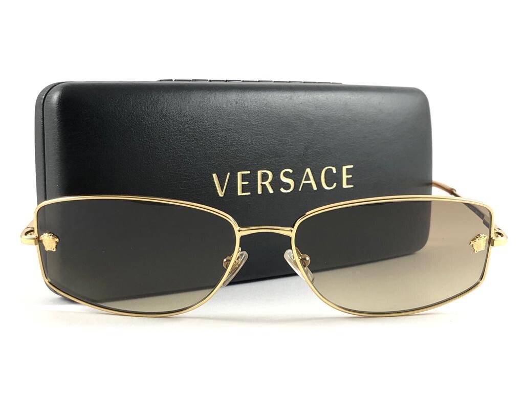 VINTAGE VERSACE MOD N33 RECTANGULAR GOLD FRAME SUNGLASSES 90'S