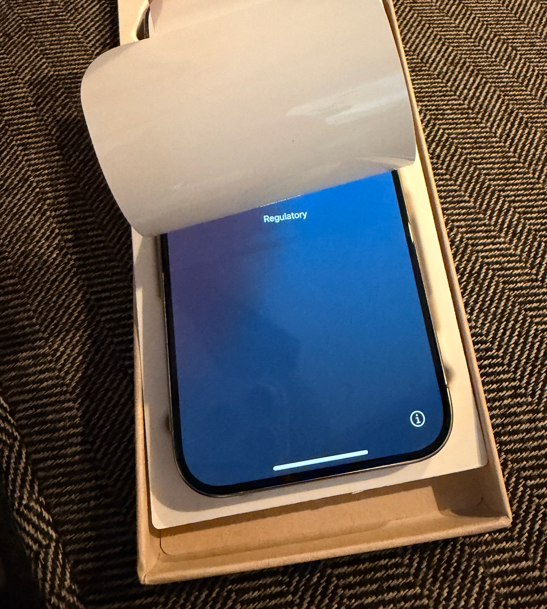 Apple iPhone 15 Pro - 128 GB - Natural Titanium (Unlocked) for