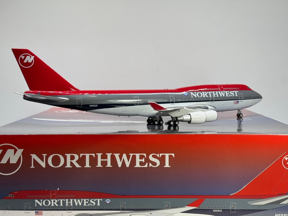 Inflight200 Northwest Airlines Boeing 747-400 N666US Bowling Shoe