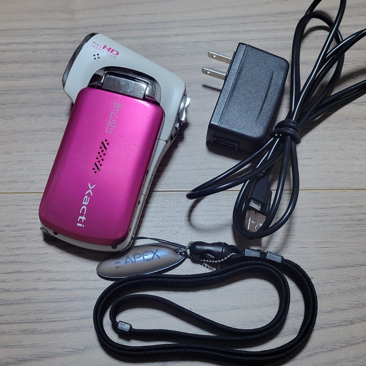 SANYO Xacti DMX-CA100 Waterproof digital camera Full HD video