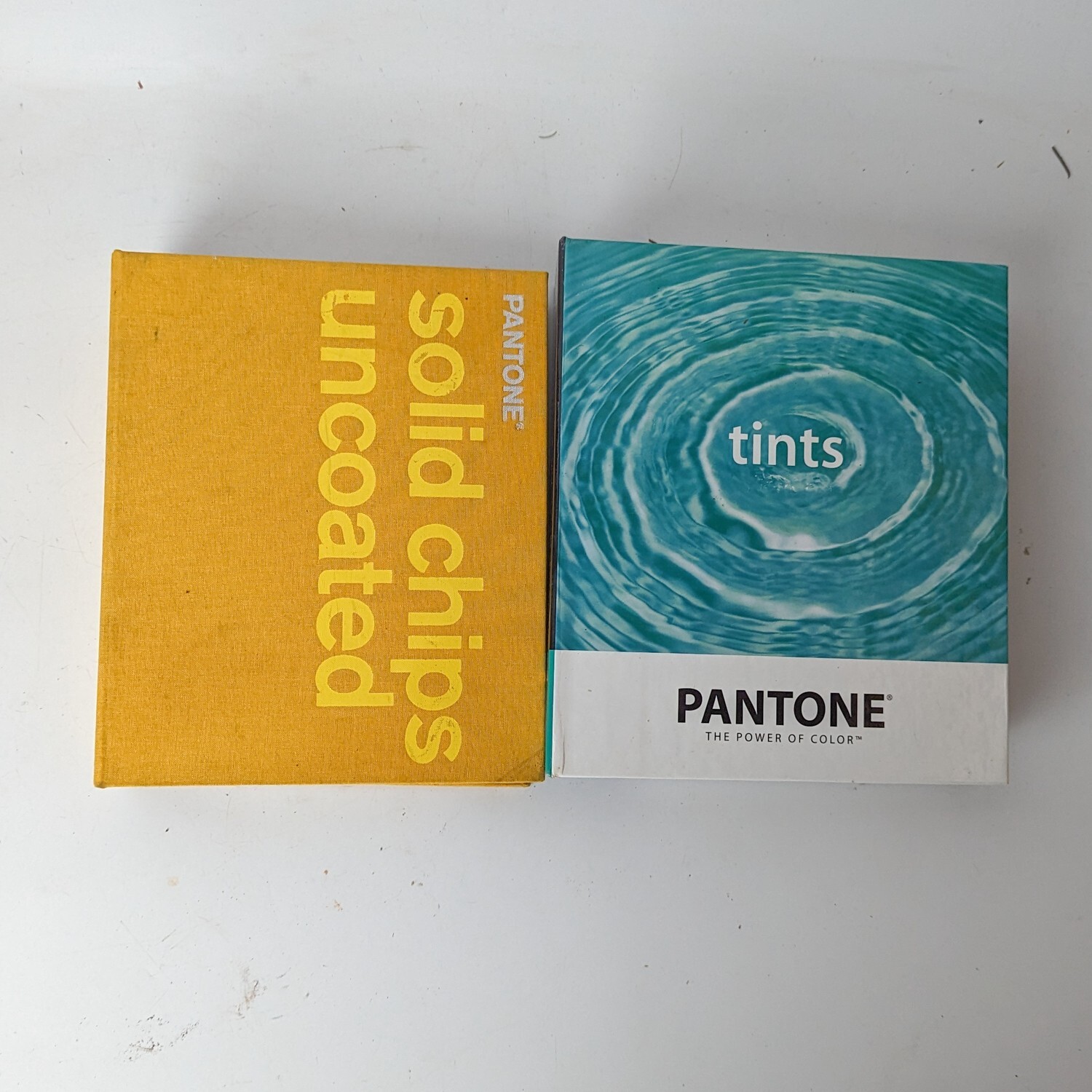 PANTONE Solid Color Chips Uncoated Binder Book + Color Tint