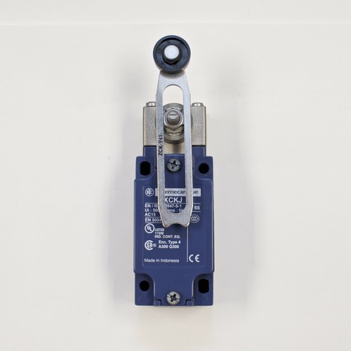 Telemecanique XCKJ10541 Limit Switch, Spring Return Roller Lever