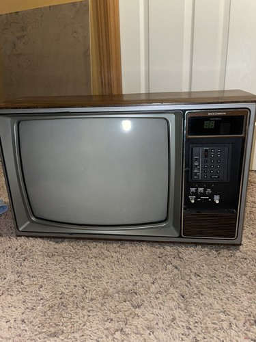 ZENITH SPACE COMMAND VINTAGE 19 INCH COLOR CRT TUBE TV RETRO