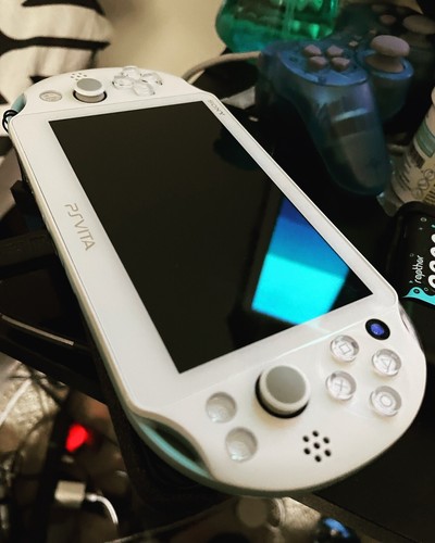 Sony PS Vita 2000 Slim PCH-2000 - Black Blue - *GREAT* + Sony 8GB