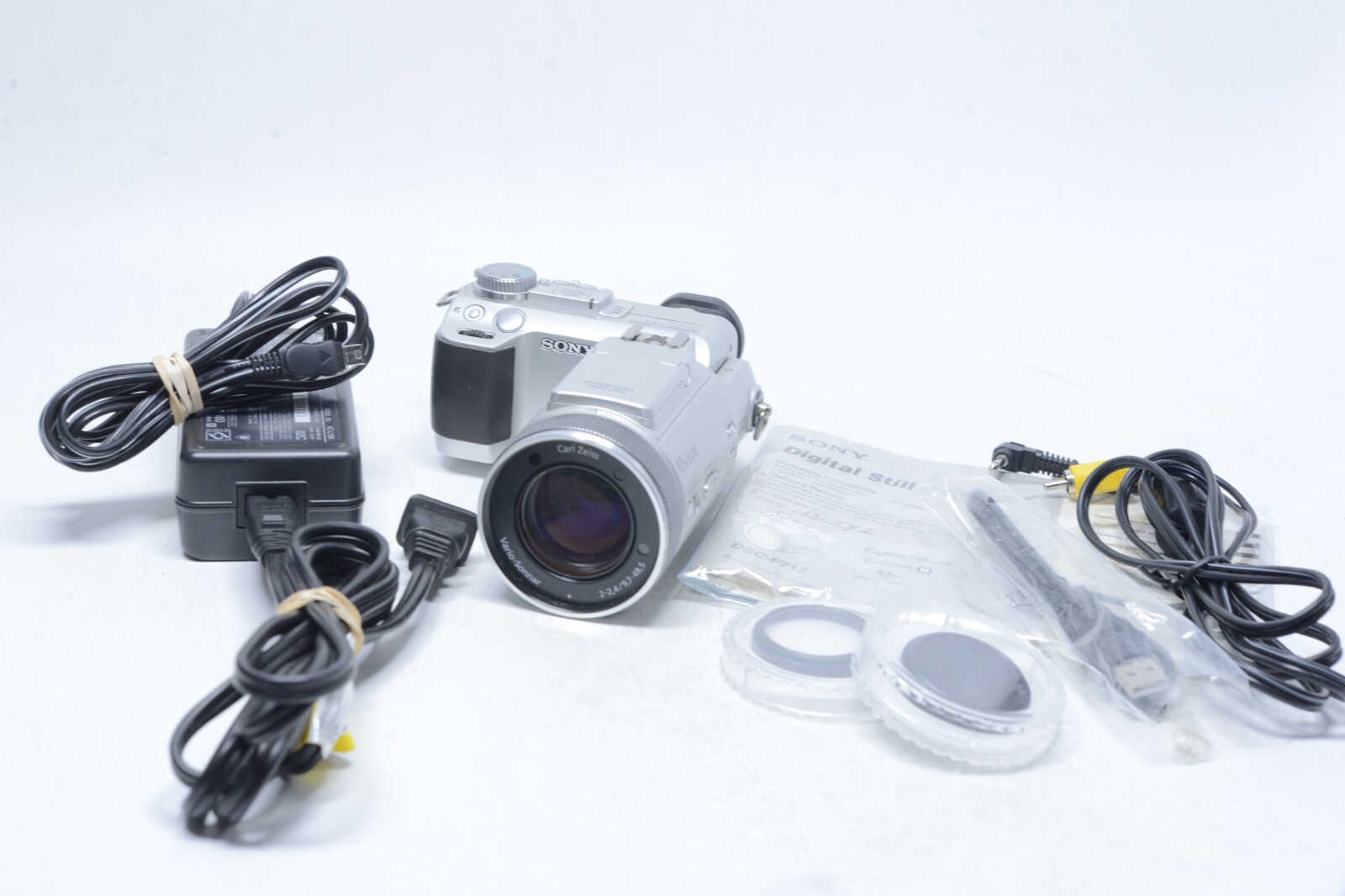 Sony Cyber-Shot DSC-F717 5MP Digital Camera with 5x Optical Zoom