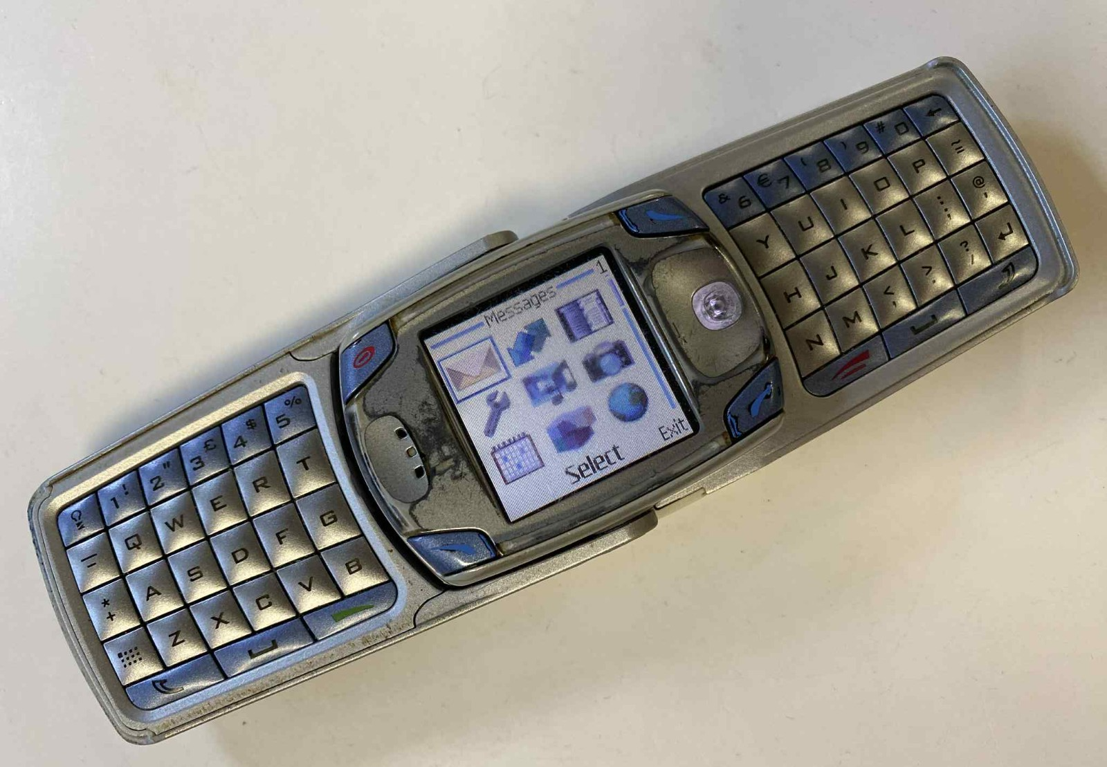 Nokia 6820 (6820a) Mobile Phone (Unlocked) QWERTY Flip Fold