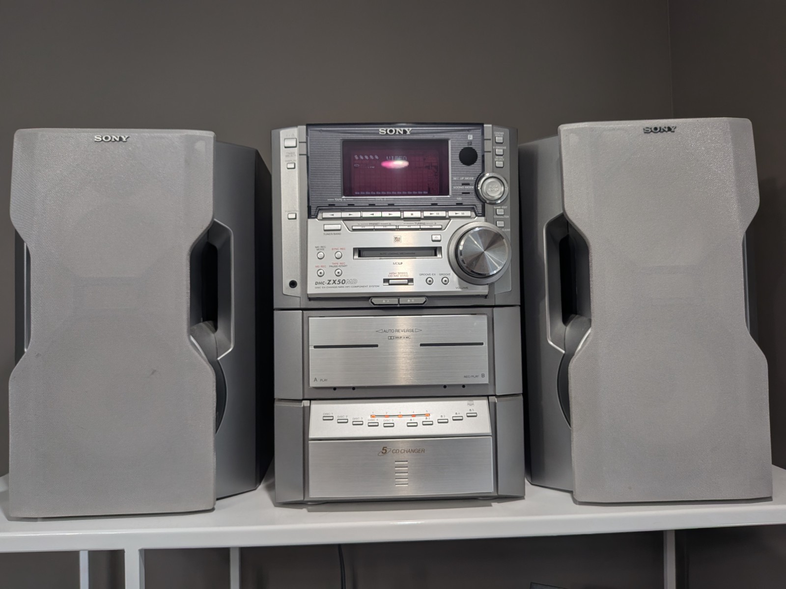 SONY DHC-ZX50MD-MINIDISC, 5 CD CHANGER, DUAL CASSETTE, AM/ FM