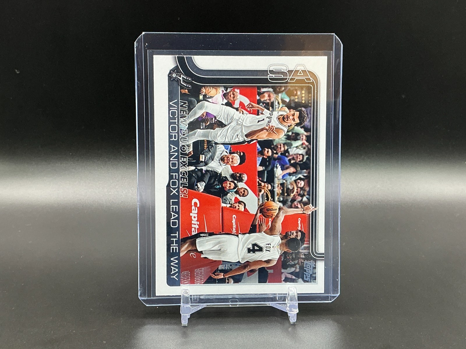 2025-26 TOPPS NEW DUO EXCELS! VICTOR AND FOX LEAD THE WAY SAN