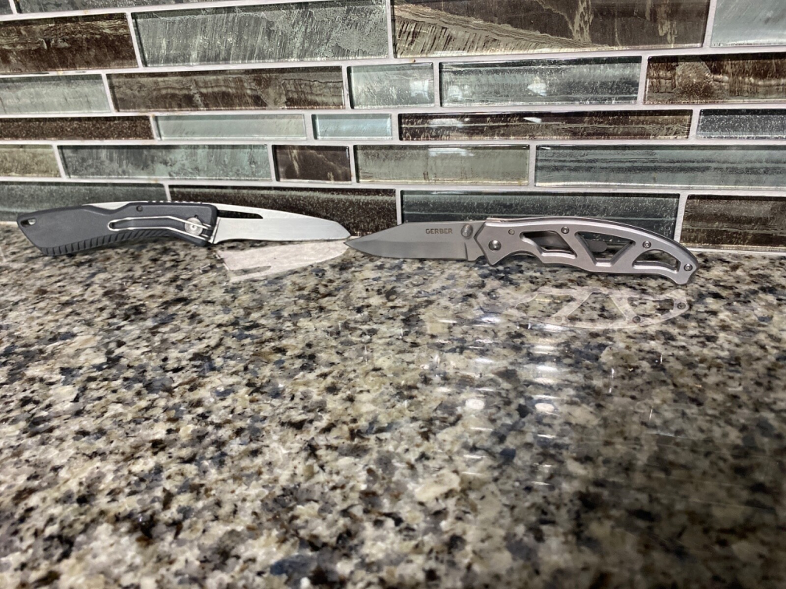 Lot of 2 Gerber folding lock blade Pocket knives 4660719A & 420HC