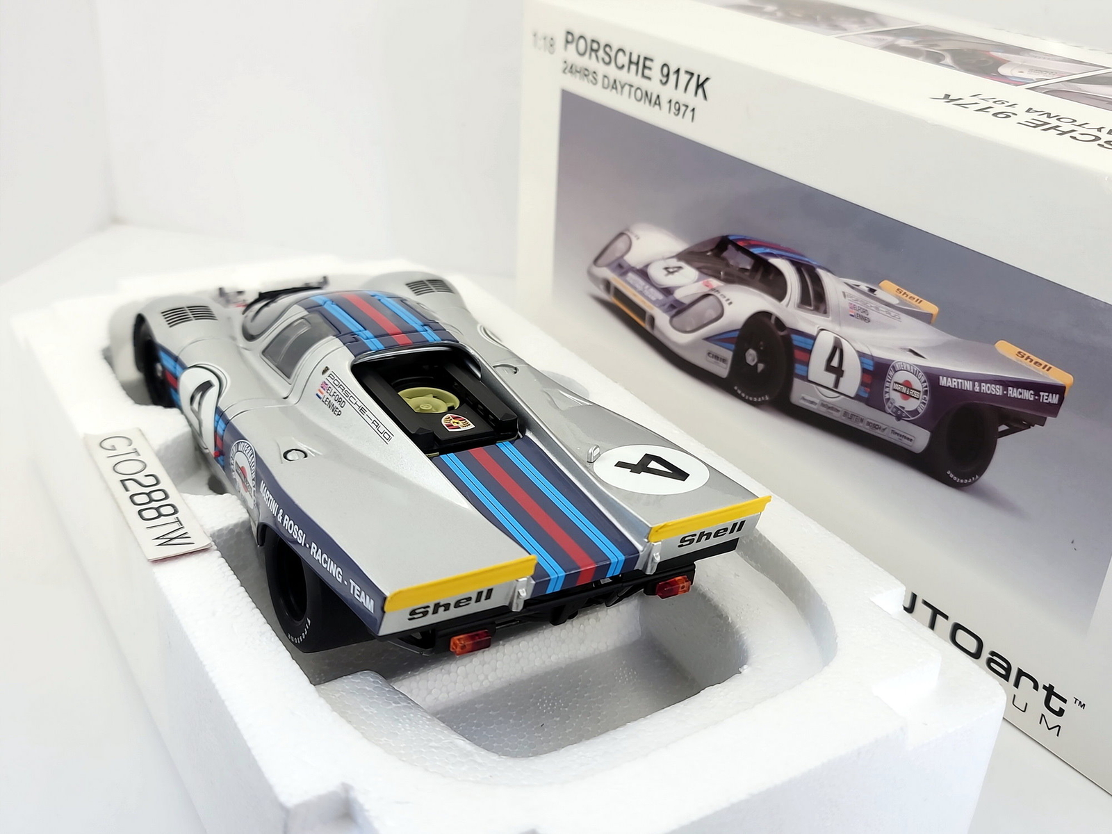 AUTOart 1:18 scale Martini Porsche 917K #4, 24h Daytona 1971