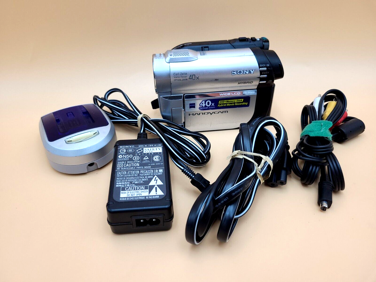 Sony DCR-DVD610 DVD Handy Cam Camcorder with 40x Optical Zoom