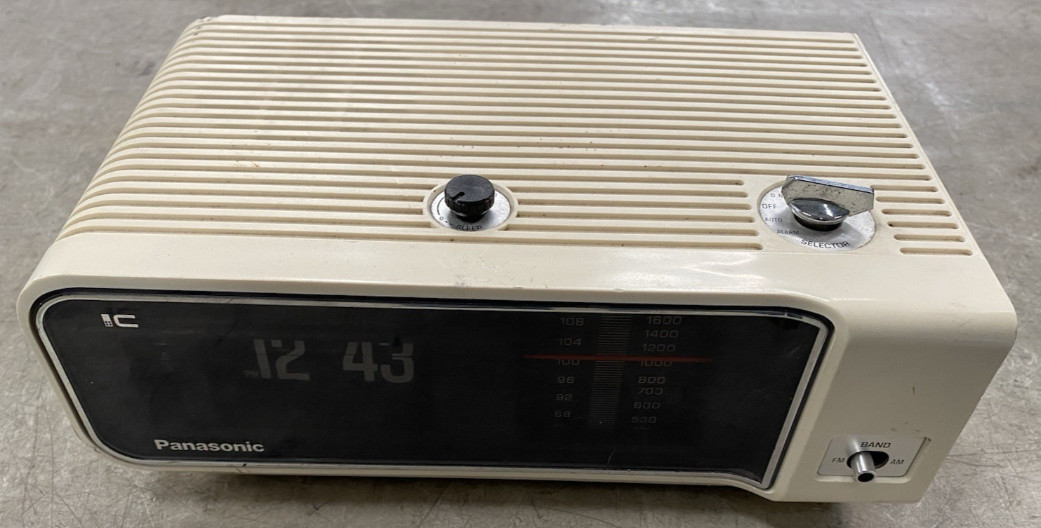 Vtg 1973 Panasonic RC 6003 AM FM Flip Clock Radio *Radio Works