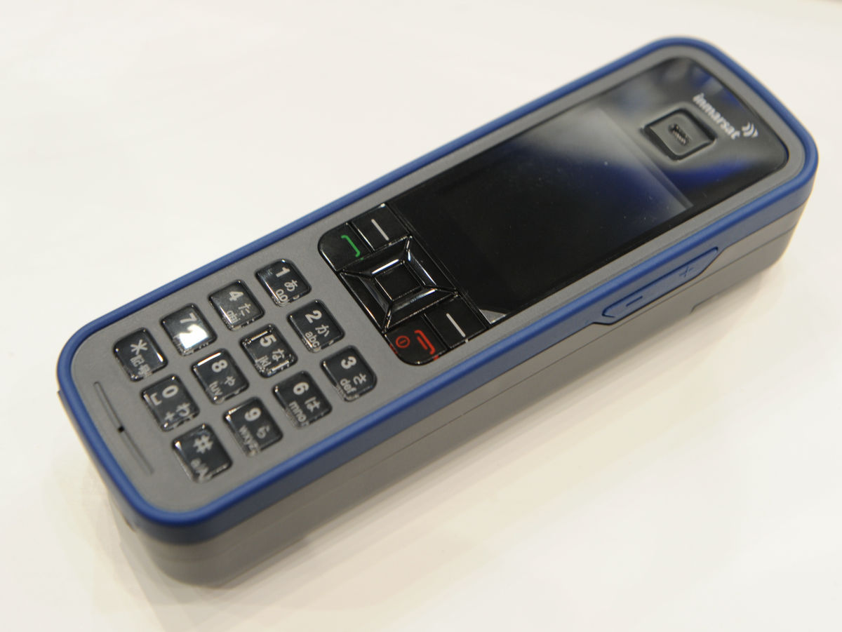 月額基本使用料4900円の衛星電話ドコモ「IsatPhone Pro」実機フォト