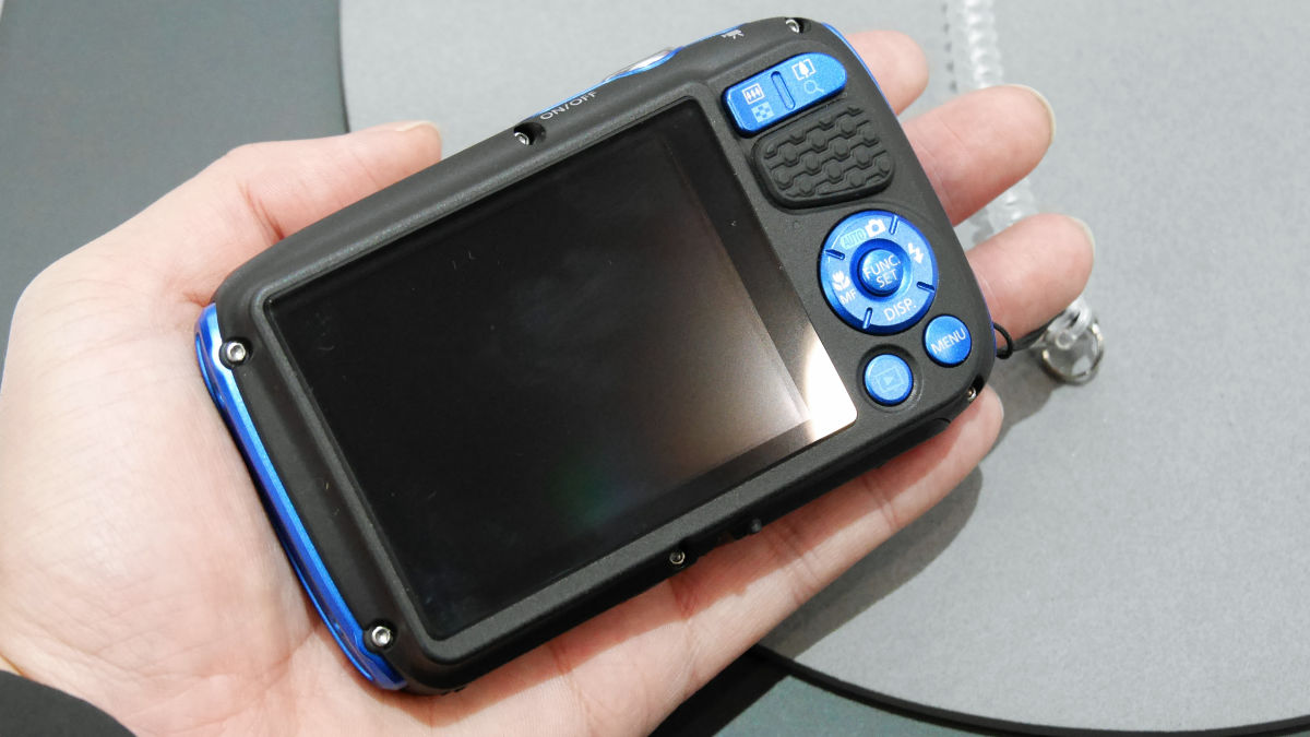 世界最深25m防水のタフネスコンパクトデジカメ「PowerShot D30