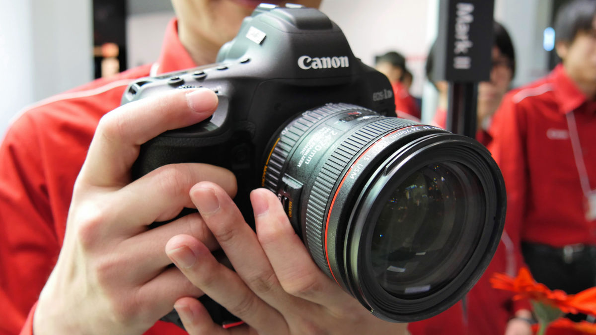 14コマ/秒連射＆4K60pムービー対応のキヤノンのフラッグシップ「EOS-1D