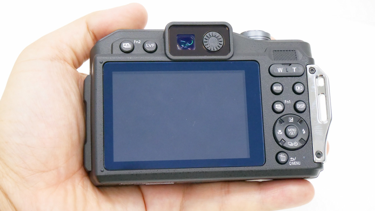 IPX8相当の防水性能で4K映像も撮影可能なパナソニックのコンデジ