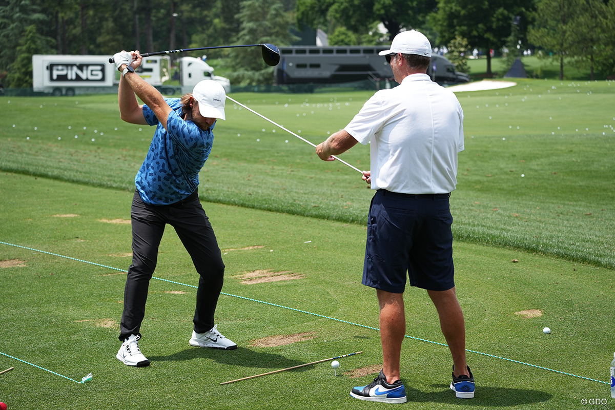 トミー・フリートウッドの朝練に密着 「頭の横に棒」は何のため？｜GDO