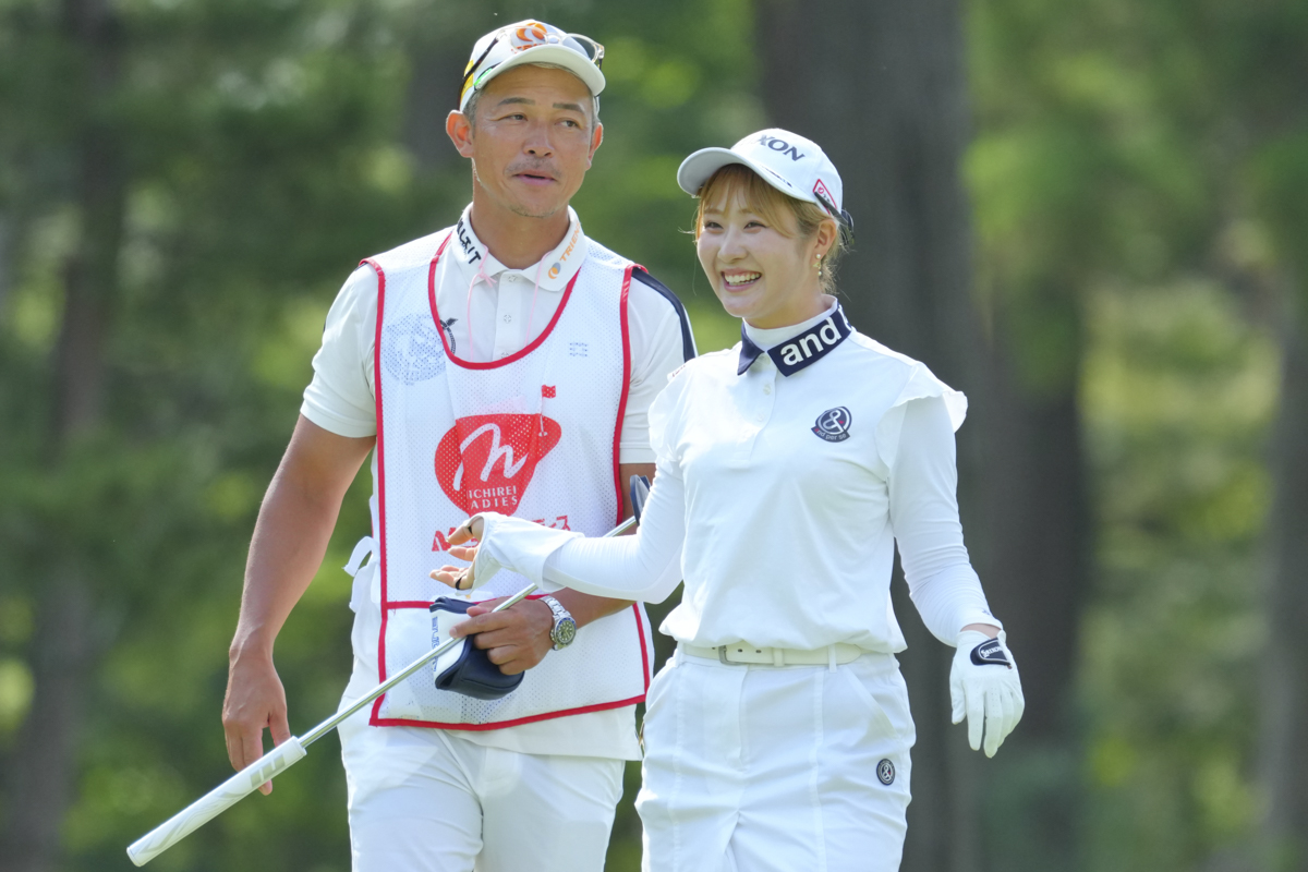 バーディ獲りたい」「待て待て待て」 はしゃぐ都玲華と諭すキャディは