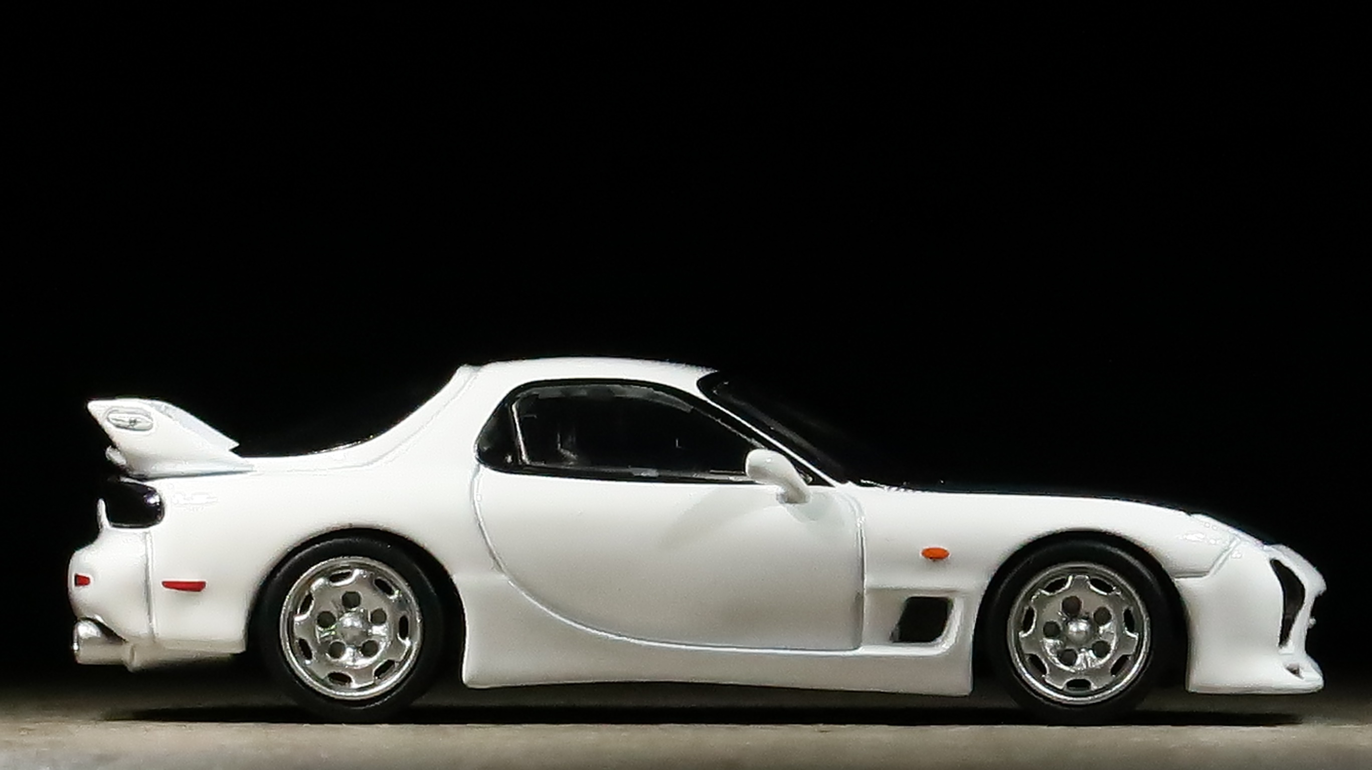 モデルインプレッション】 Tarmac Works Global64 1/64 - Mazda RX-7 A