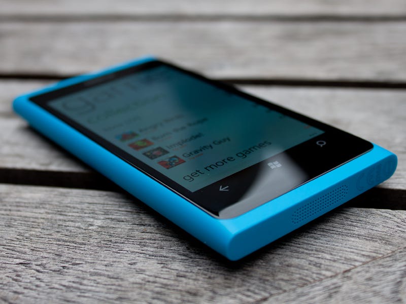 Nokia Lumia 800 Hands on Pictures - Business Insider