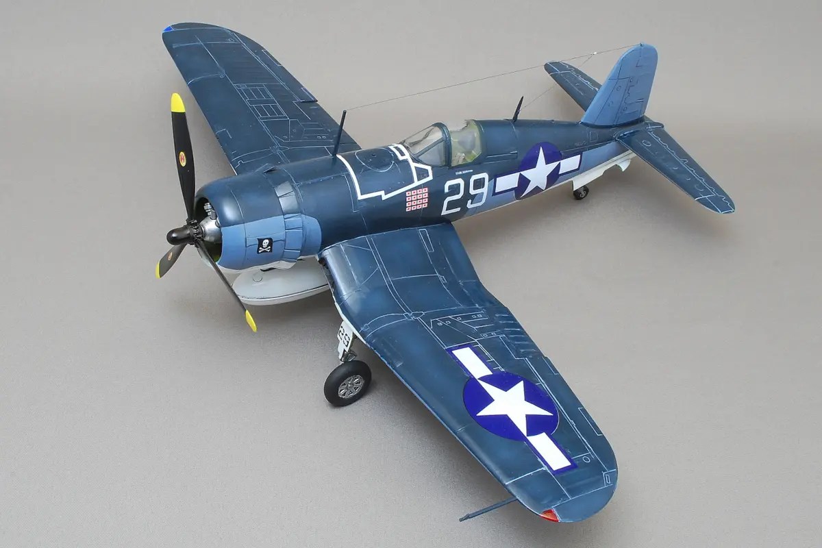 コルセア F4U-1A アメリカ海軍艦上戦闘機 アカデミー 1/48 組立と塗装