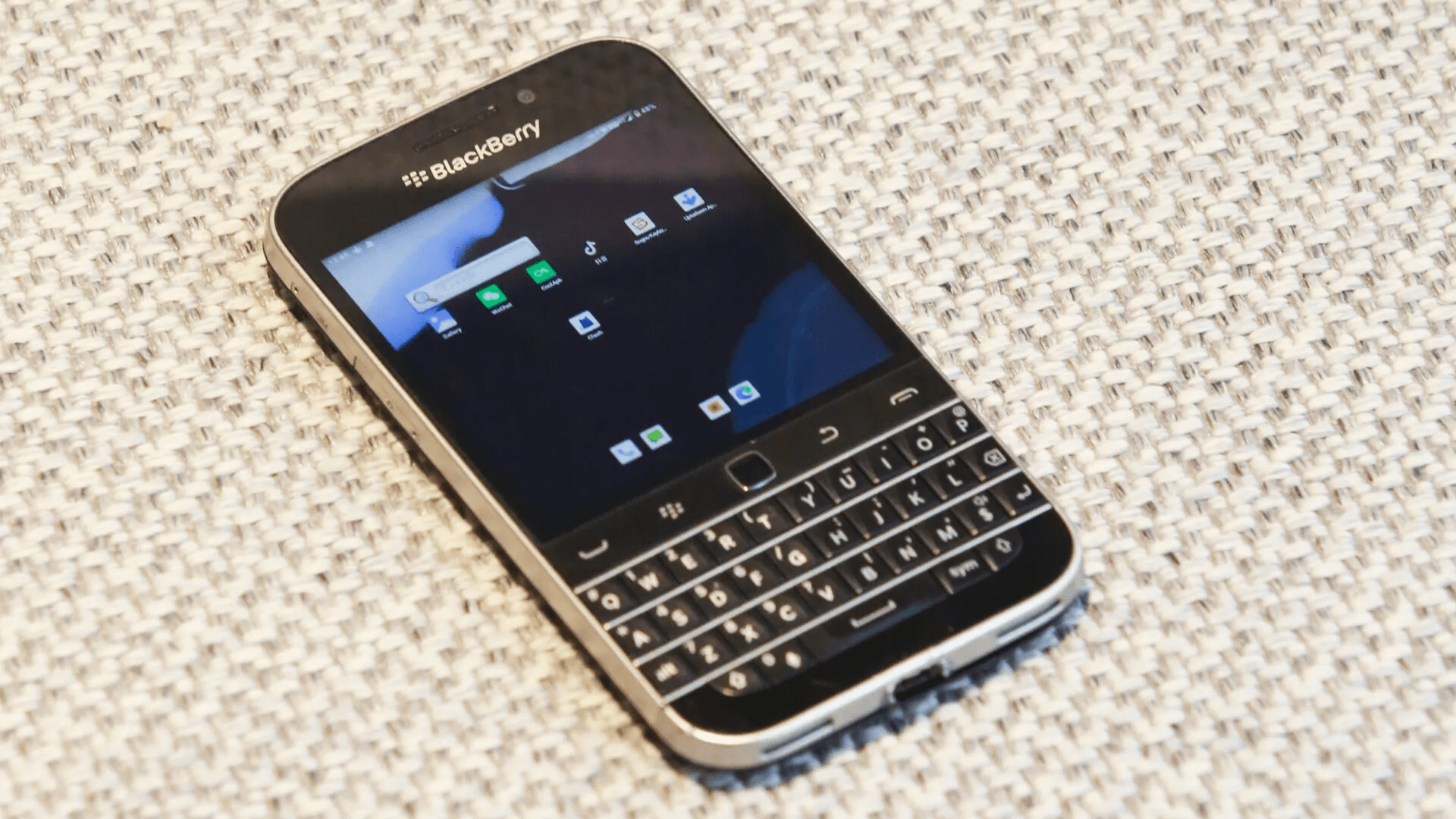 BlackBerry Classic Returns As Android-Powered Zinwa Q25 Pro For