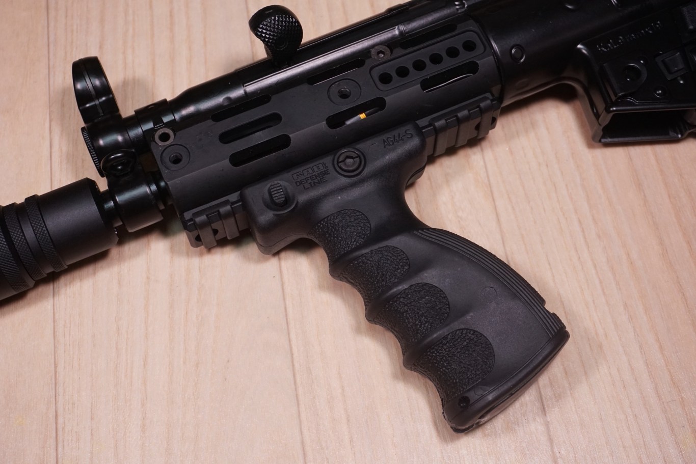 次世代MP5用 MIタイプアルミハンドガード＆バッテリーinタイプフォア